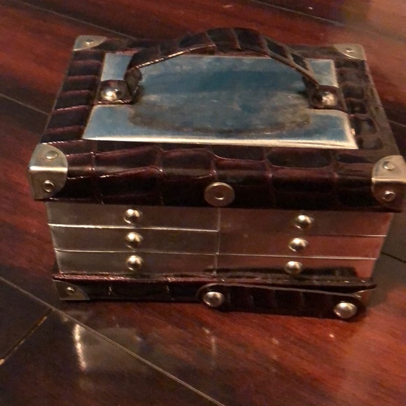 Lorac makeup kit gently used - Picture 4 of 4